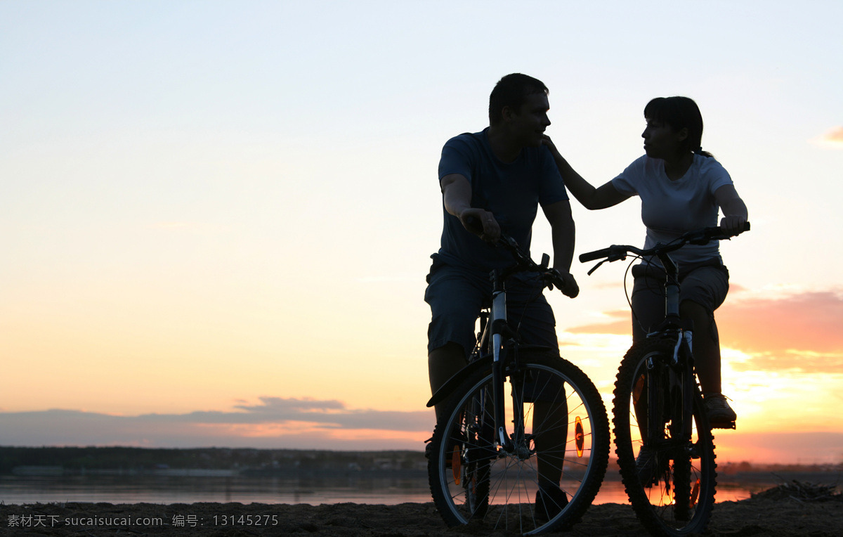 骑 自行车 外国 夫妻 外国男性 男人 魅力男士 外国女性 女人 时尚美女 恩爱 夫妇 浪漫 户外活动 骑车 生活人物 人物图片