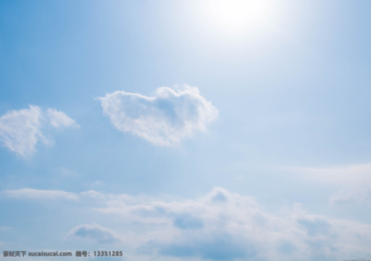 白云 云彩 阳光 背景 朵朵 云朵 蓝天 天空 云层 海报背景 光 太阳光