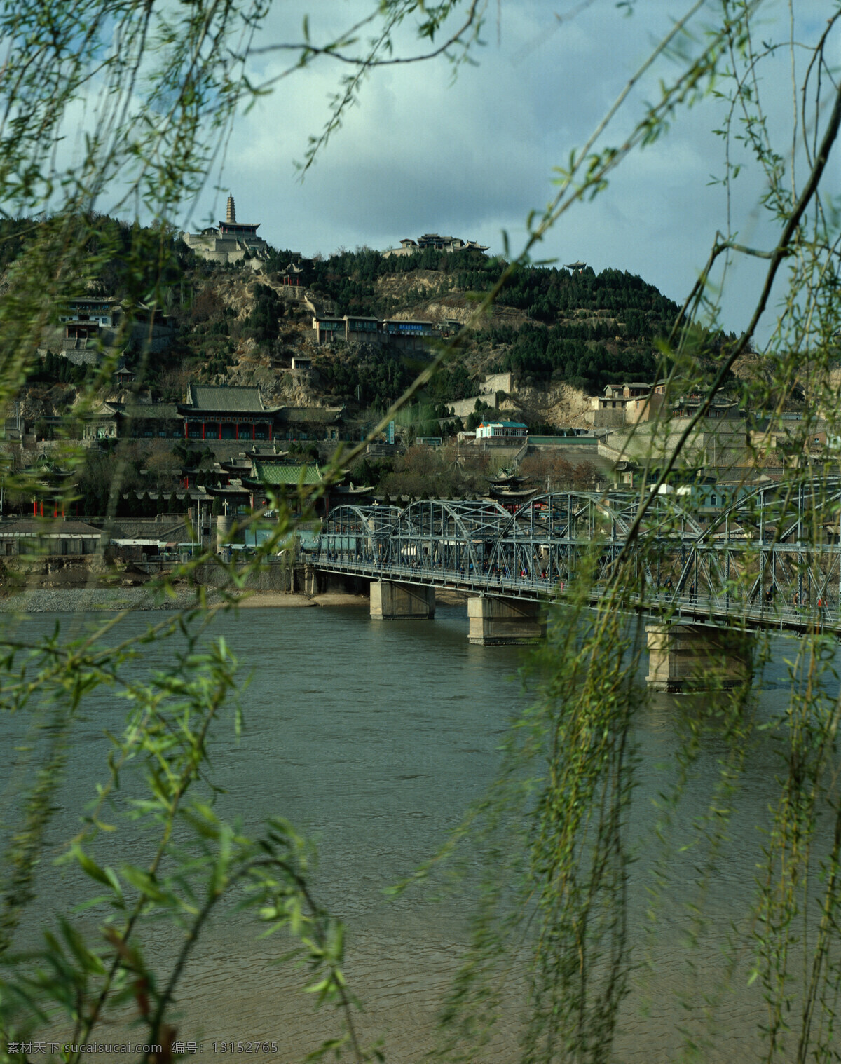 自然风景 旅游区 旅游 风景 山水风光 自然风光 静谧 大自然 绿色 风光写实 自然景观 旅游摄影 树木 蓝天 松树 高山 桥 柳树 山水风景 风景图片