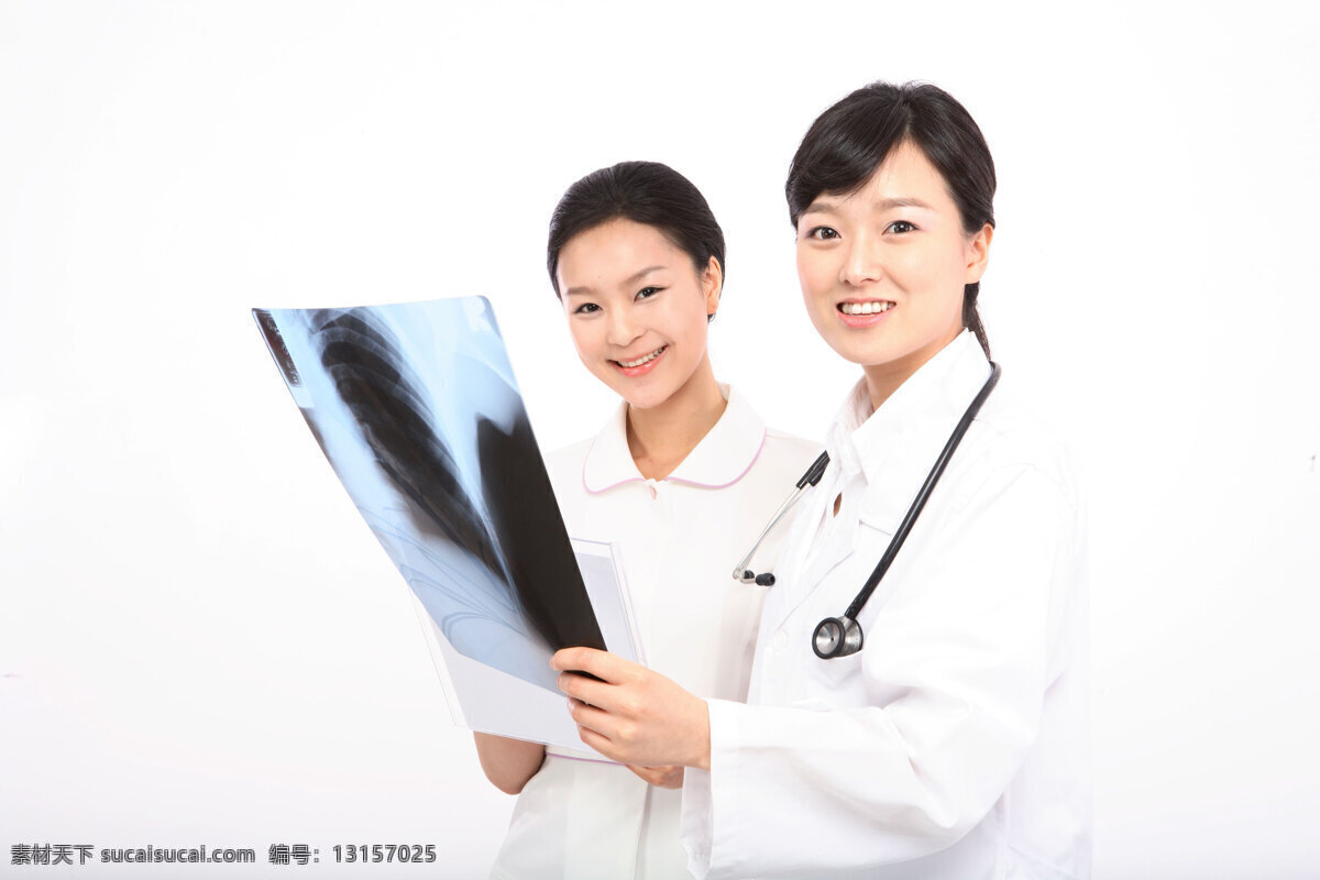 微笑与剪贴板的女医生亚洲医生图片下载 - 觅知网