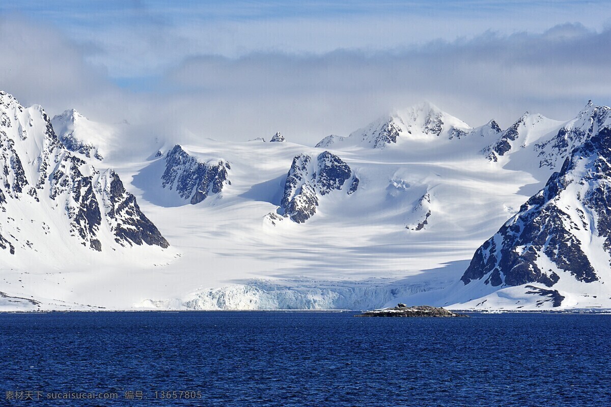 大气 自然景观 雪山 背景 风景 天空 清新 云层 海报 广告背景