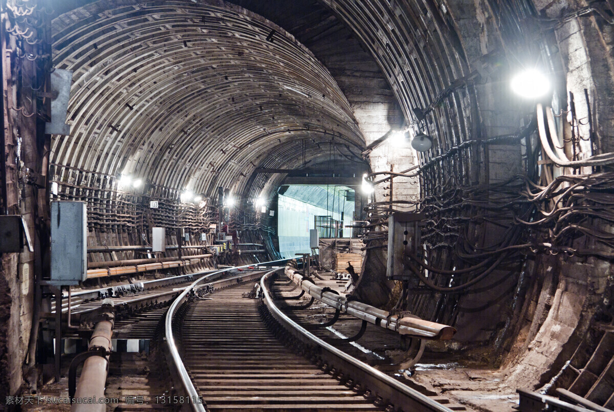 深处 山洞 地铁 圆形隧道 地下 通道 输送地道 地道 轨道 轻轨 铁路 铁轨