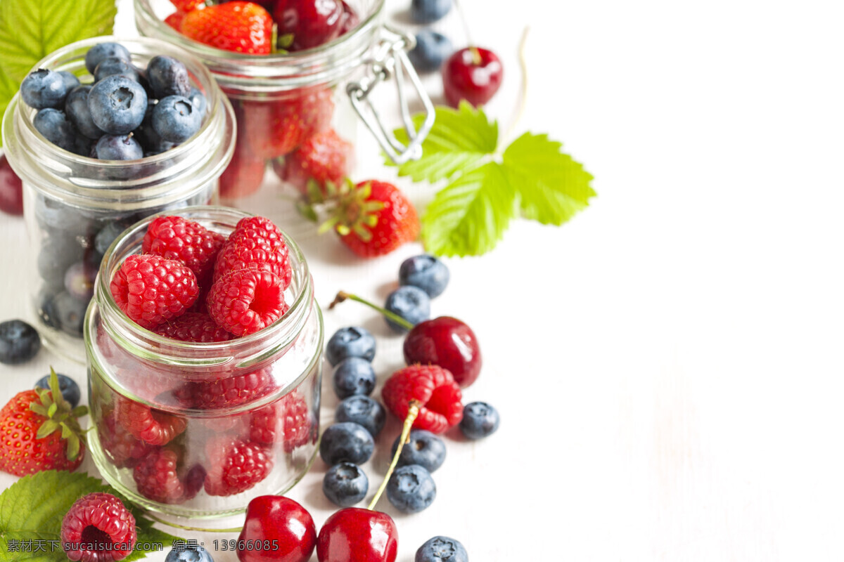 玻璃 罐头 里 水果 樱桃 车厘子 新鲜浆果 树莓 蓝莓 草莓 新鲜水果 果实 美食 美味 食物摄影 美食图片 餐饮美食