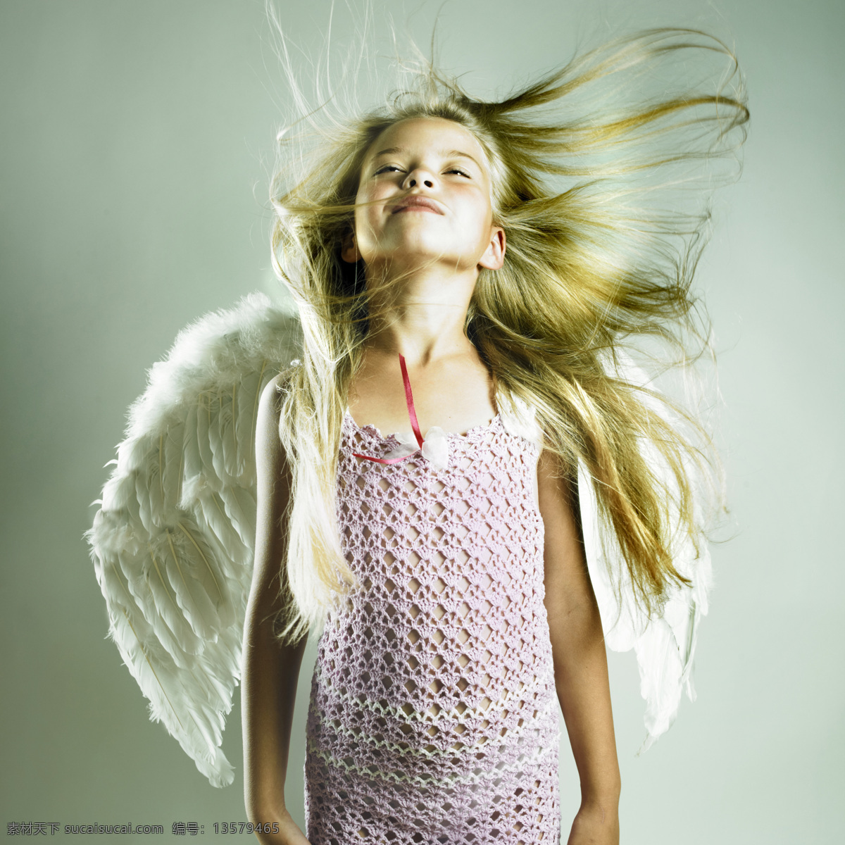 戴 翅膀 外国 小女孩 外国小女孩 天使翅膀 瓢发 人物摄影 美女图片 人物图片