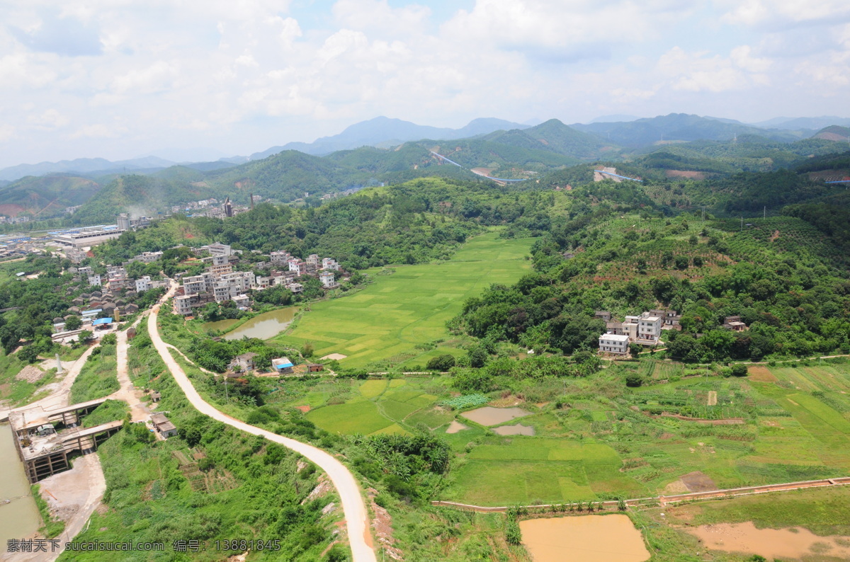 乡村 小镇 风景 天空 蓝天白云 美丽风景 旅游 旅游风景 旅游摄影 风景摄影 自然风景 自然景观 乡村公路 森林树木 山水风景 风景图片