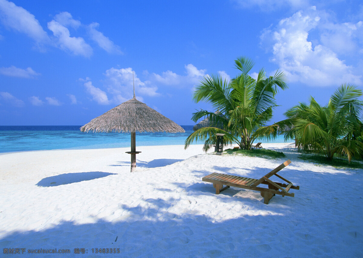 海滩风景 海滩 蓝天 旅游摄影 马尔代夫 椰树 椅子 自然风景 滩风景 白沙滩 psd源文件