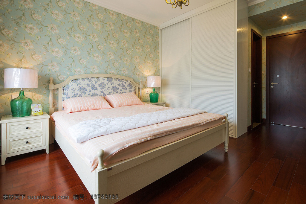 清新 简约 卧室 蓝绿色 花纹 背景 墙 室内装修 图 卧室装修 木地板 白色床品 白色床头柜