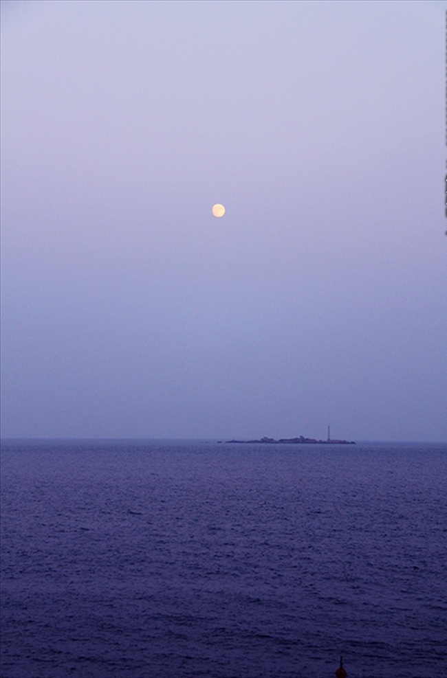崂山海上明月 青岛 崂山 海上 明月 大海 海边 海 圆月 月亮 月 卡通 夜色 夜晚 晚上 深蓝 黑天 天空 月光 高清 自然风景 230pi 摄影自然 自然景观