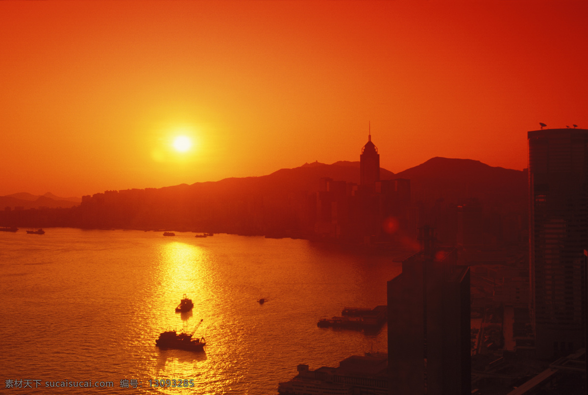 落日 黄昏 时 香港 风光 城市风光 高楼大厦 建筑 风景 夕阳 晚霞 大海 海面 船 摄影图 高清图片 环境家居