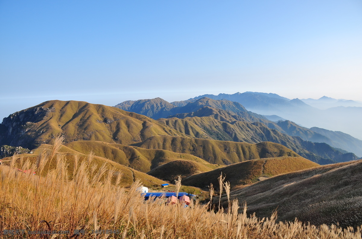 萍乡 武功山 武功 山 风光 山顶 晴空 烟雨武功山 魅力武功山 唯美 风景 高山草原 草原 绿地 草甸 蓝天 白云 江西武功山 旅游摄影 国内旅游 棕色