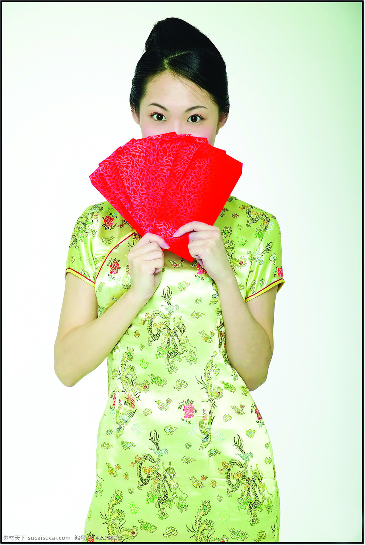 红包 美女图片 300 美女 女性女人 人物图库 摄影图库 新年 拿红包的美女 psd源文件 请柬请帖