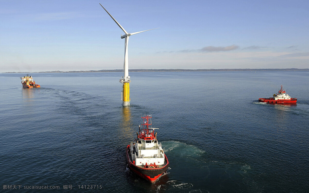 海上风车 大海 风车 大船 蓝天 海上风电设备 水面 风电 工业生产 现代科技