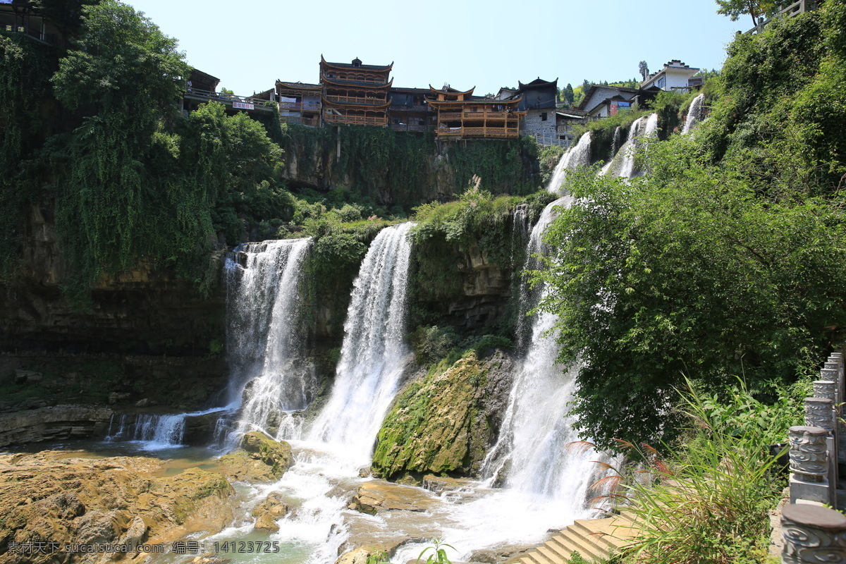 芙蓉镇瀑布 芙蓉镇 湖南湘西 天空 建筑 房子 水流 瀑布 植物 国内旅游 旅游摄影