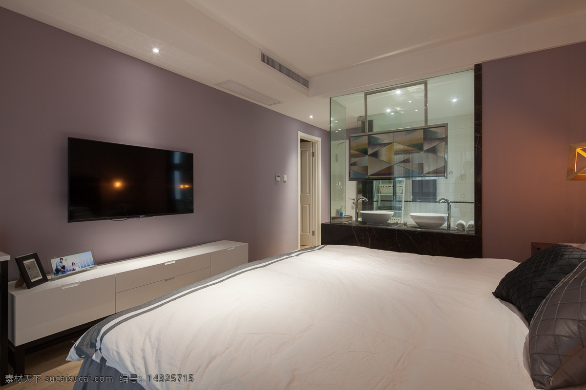 现代 时尚 卧室 浅紫色 背景 墙 室内装修 效果图 卧室装修 浅紫色背景墙 白色电视柜 木地板