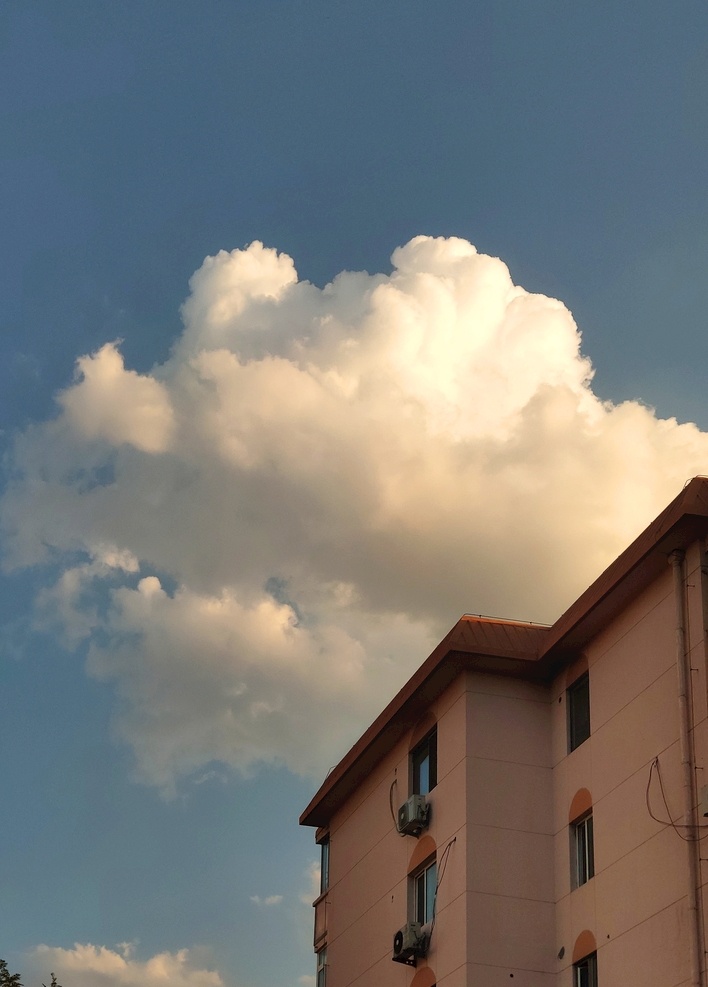 云朵图片 城市 云朵 黄昏 楼宇 建筑 云彩 天空 北京 蓝天 意境 白云 晴空 旅游摄影 国内旅游