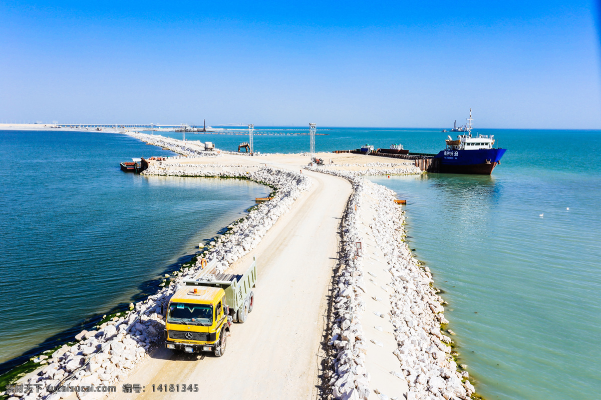 沙巴大桥 道路 汽车 工地 工厂 蓝天 大海 轮船 海湾 海峡 填海 跨海公路 跨海 自然景观 建筑景观