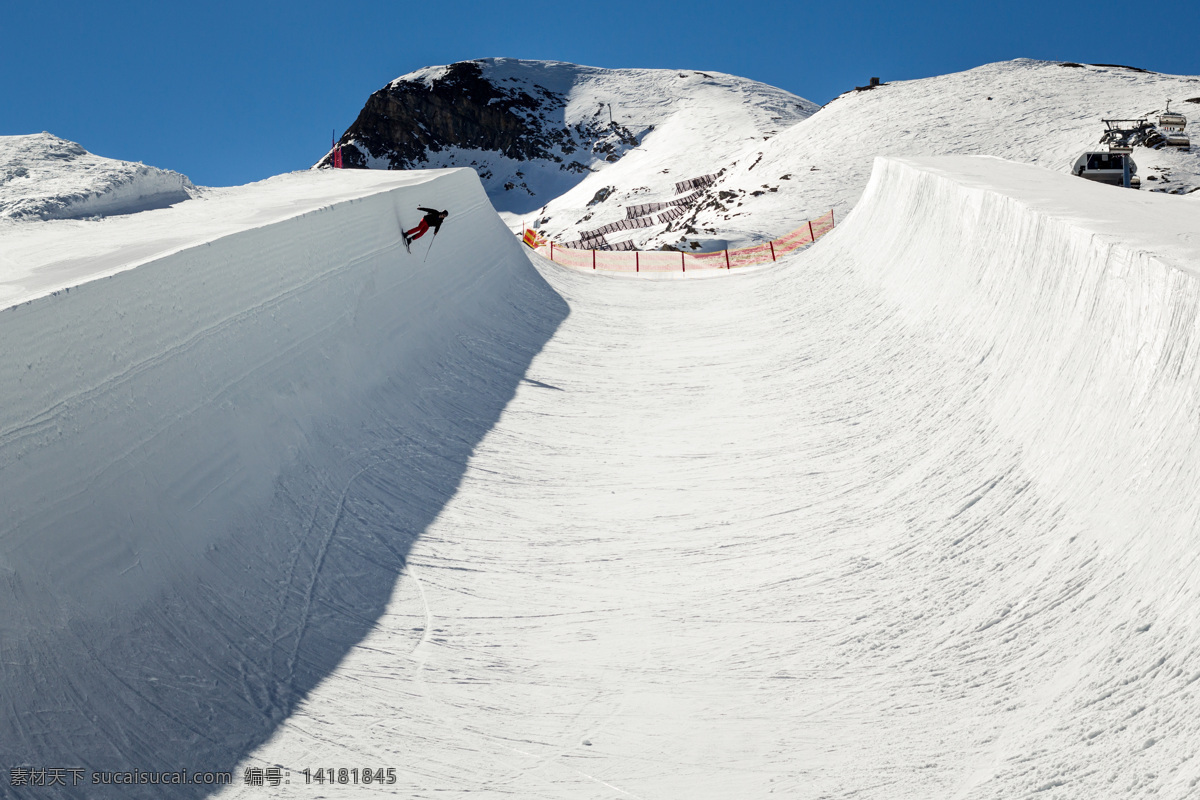 滑雪场风景 滑雪公园风景 雪地风景 美丽雪景 滑雪的人物 体育运动 生活百科 白色