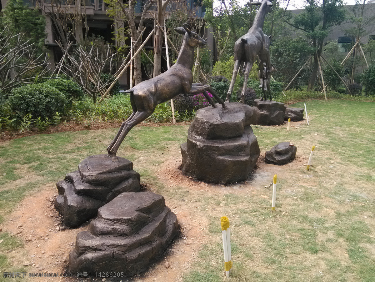 组合鹿 铸铜鹿 鹿组合 鹿 小区鹿雕塑 雕塑 建筑园林