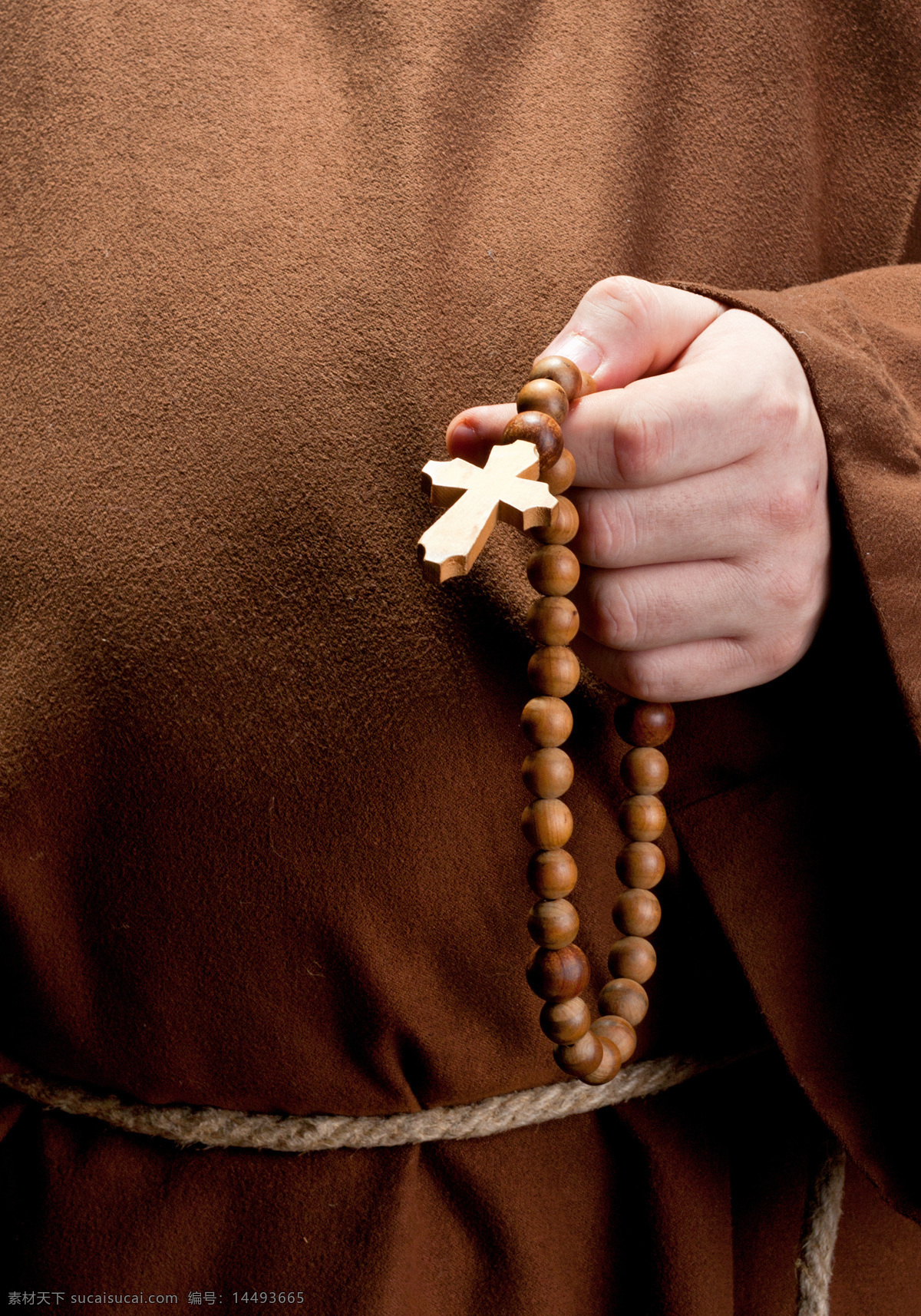 手 珠链 十字架 祈祷 男人 祈祷的男人 祷告 虔诚祈祷 祈祷手势 生活人物 人物图片